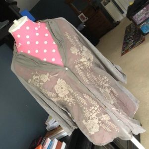Beautiful breezy lightweight embroidered top sz. L